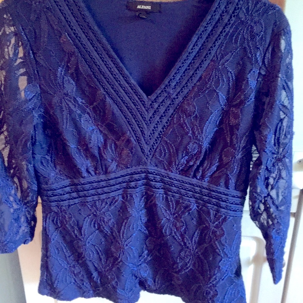 Alfani 3/4 sleeve v-neck lacy top